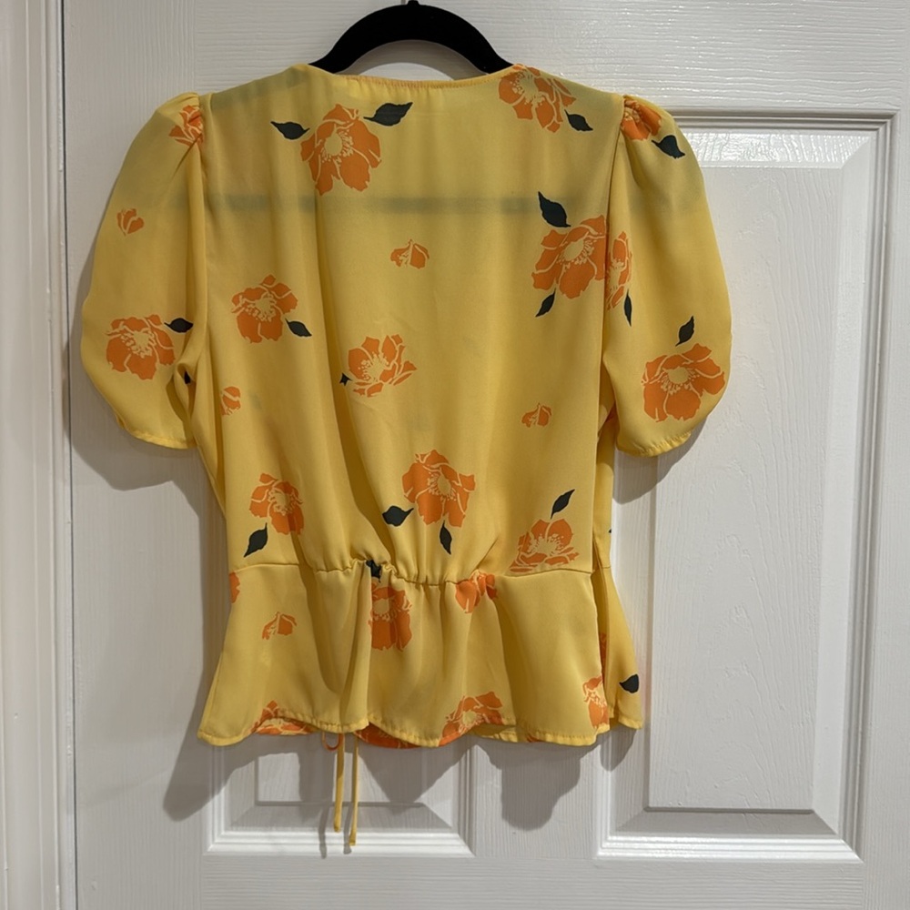 ASTR The Label Yellow floral blouse - Picture 3 of 3